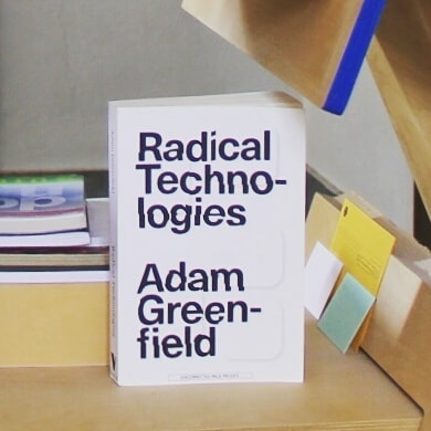 Our little selection of #summer readings 📚⛱
(with a coded message)
.
.
Radical Technologies / Adam Greenfield
@versobooks .
.